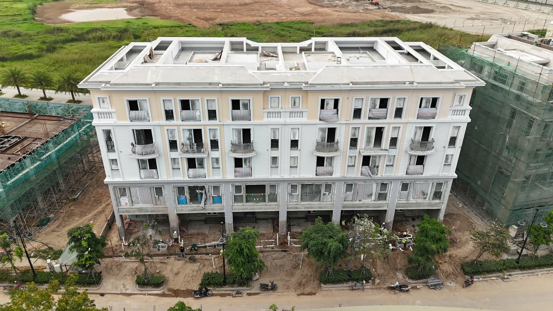 Tháng 05/2026 |Shophouse gần hoàn thiện tầng trệt | Nguồn: Ban QLDA